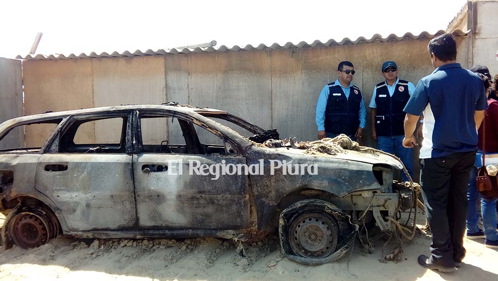 auto quemado incendio