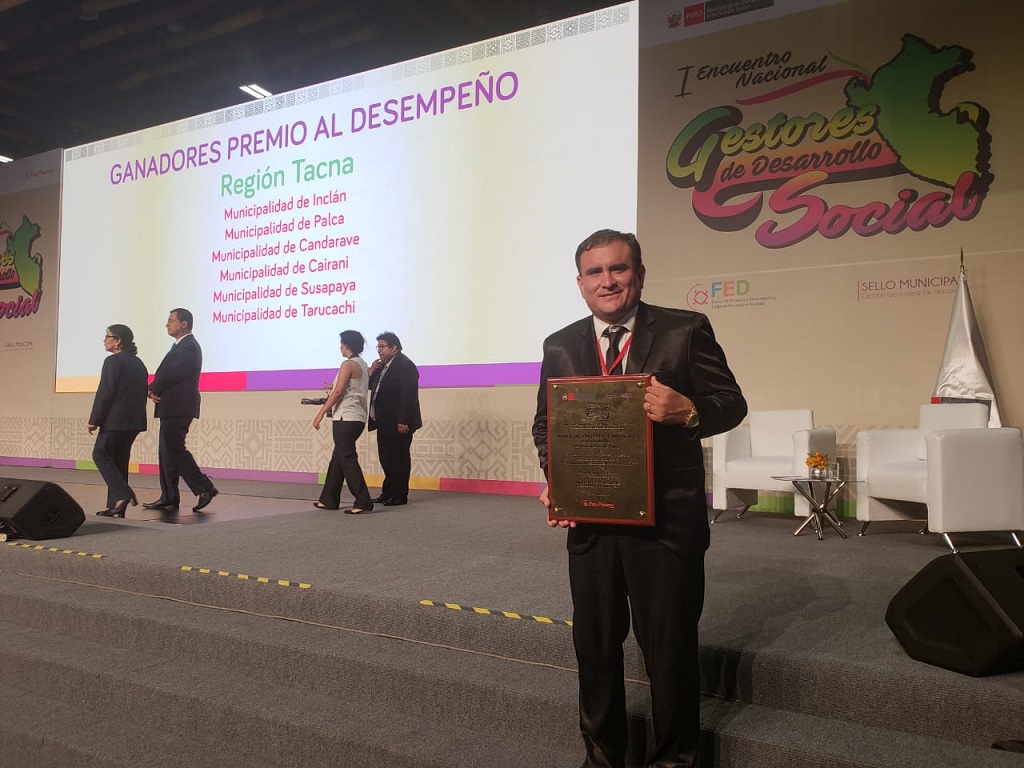Gabriel Madrid Orué, recibe Premio Sello Municipal