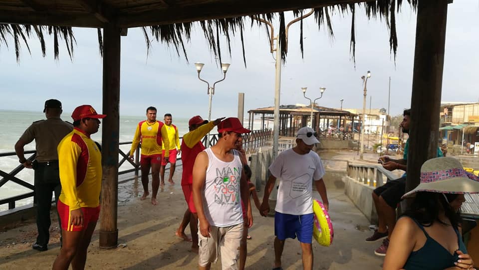Oleaje anómalo en Máncora | Fotografías COER-Piura