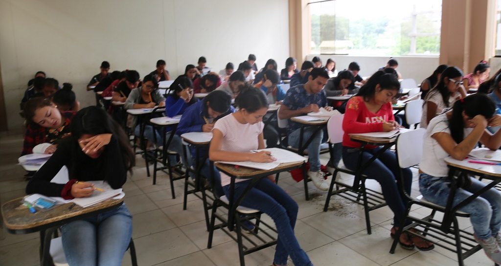 Solo el 27% de los piuranos tienen estudios superiores