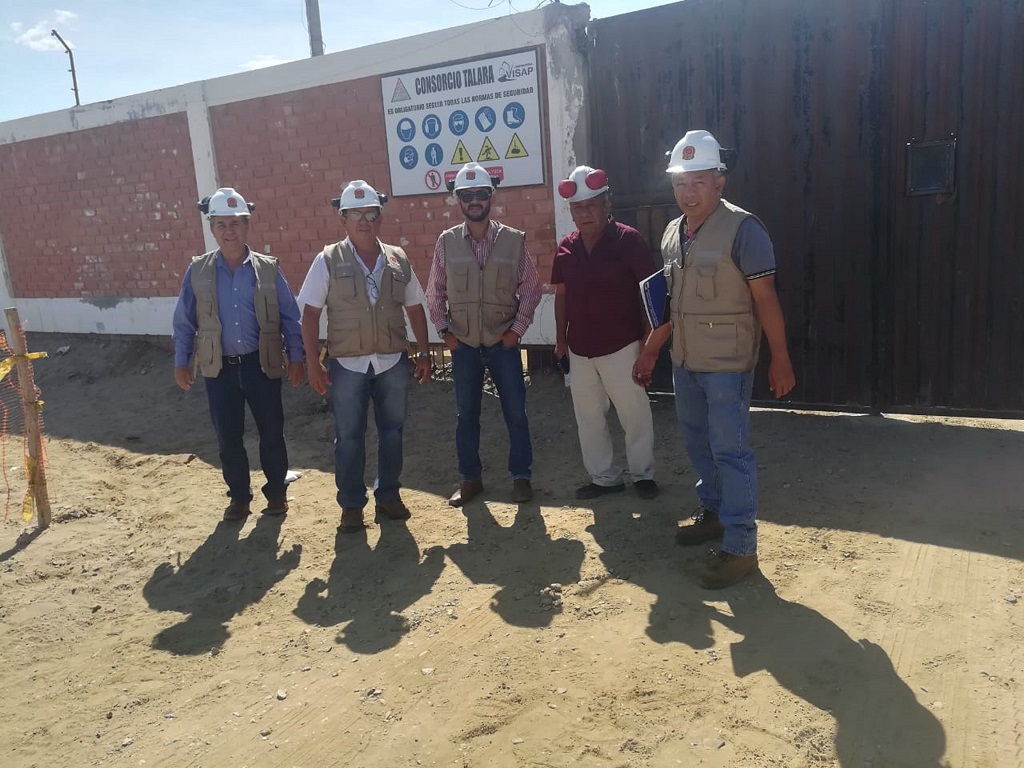 Denuncian demora en obra