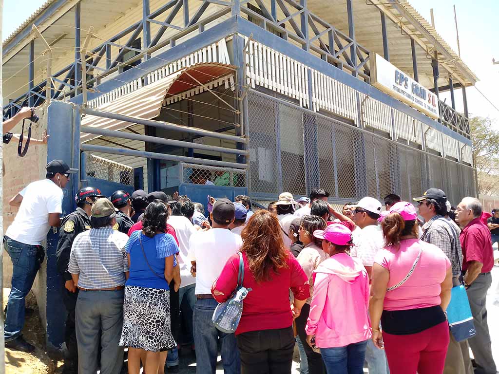 ciudadanos de talara protestan en eps grau