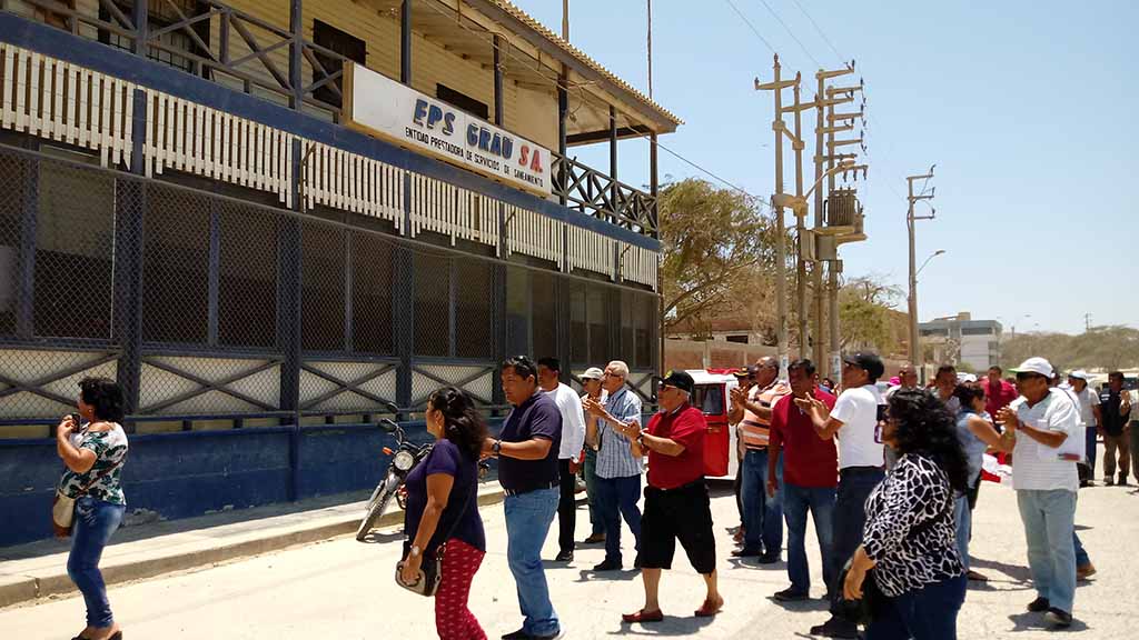 ciudadanos de talara protestan en eps grau 1