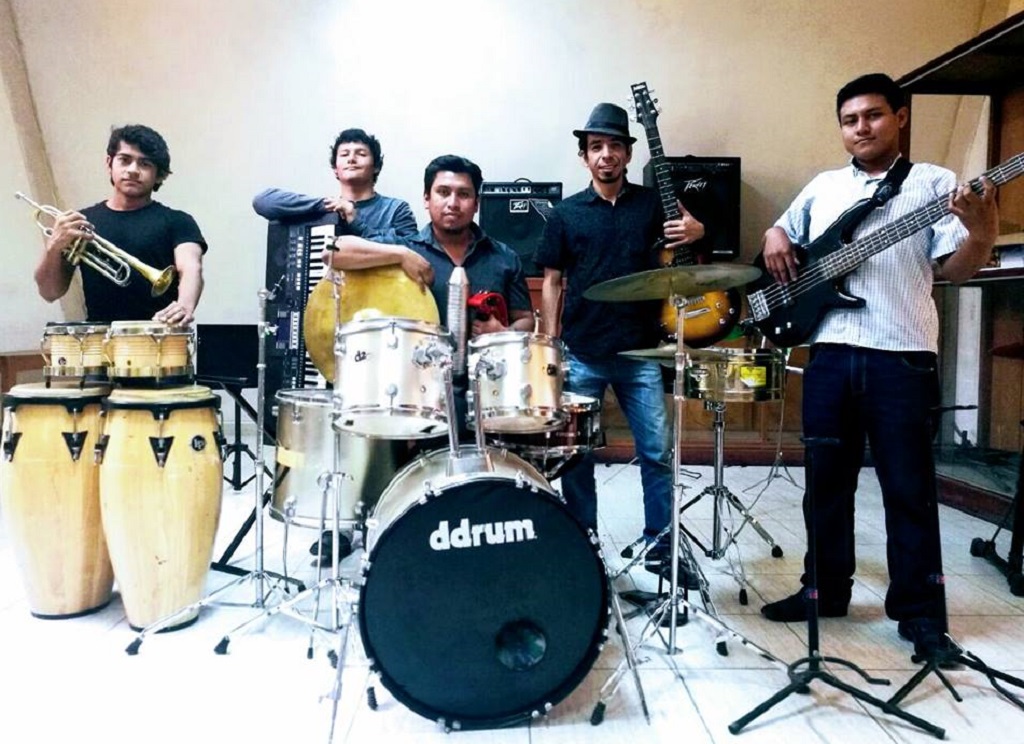 Piura: secretarias disfrutarán de recital de rock en su día