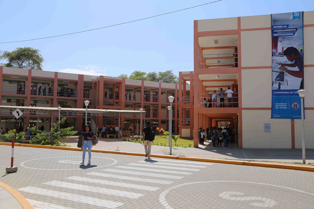 Universidad Nacional de Piura pabellones