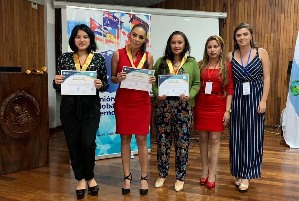 Piura: docente Mirtha Chong Ramírez, recibirá reconocimiento en La Argentina