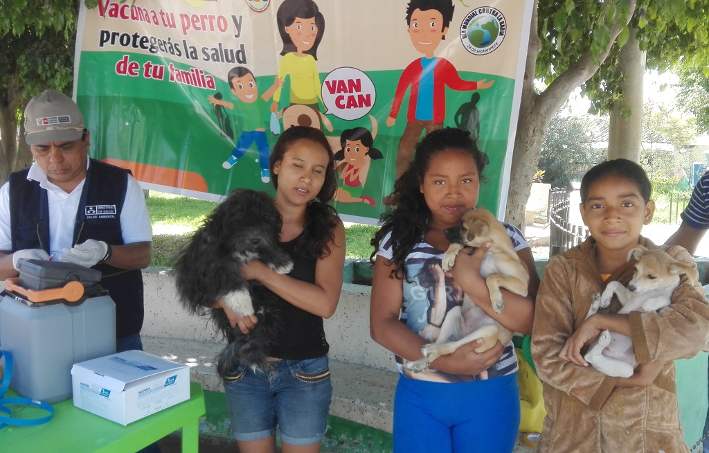 Vacunacion canina en Chulucanas