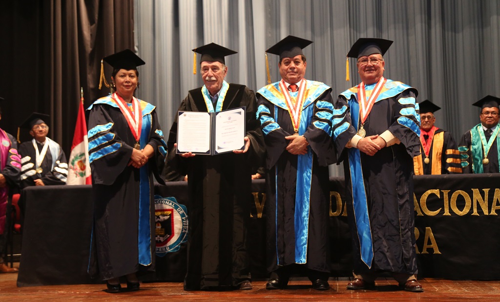 Dr. Paco Muguiro recibe doctorado Honoris Causa en UNP