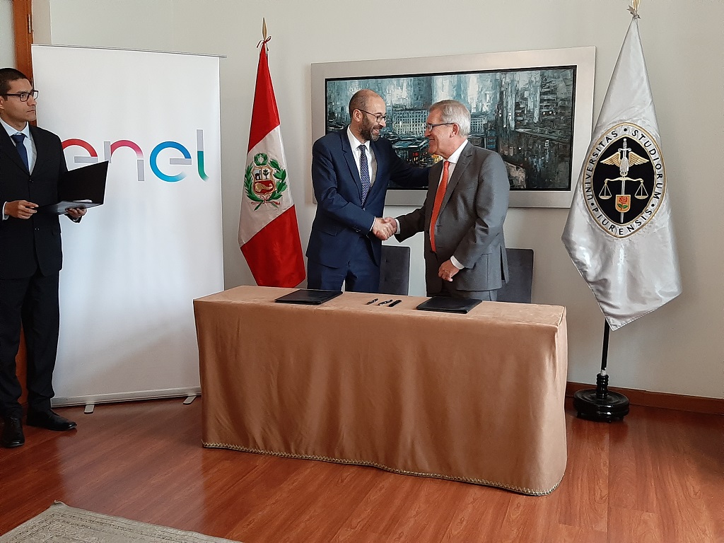 José Manuel Revuelta y Antonio Abruña firman convenio
