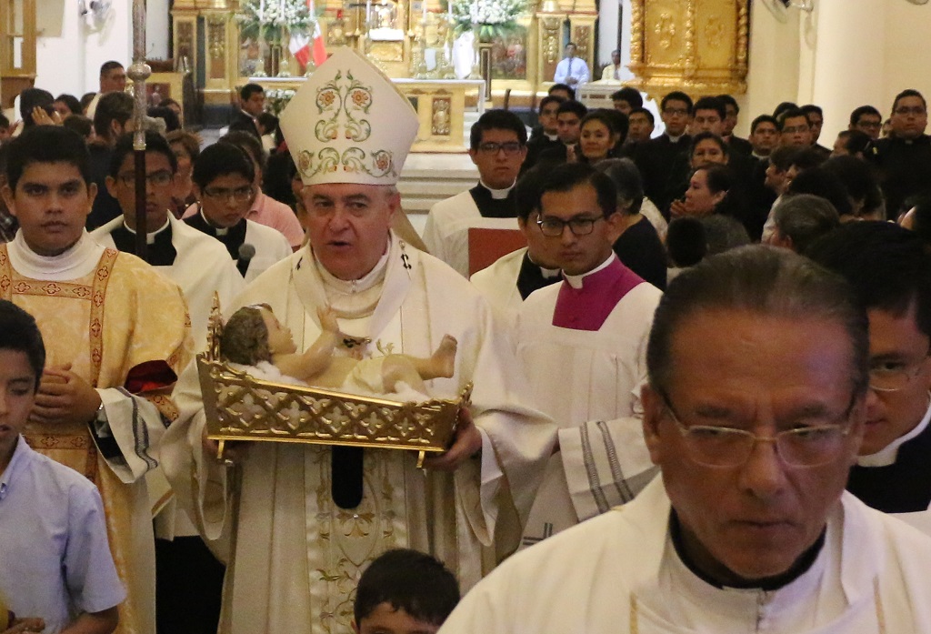 Arzobispo de Piura monseñor Eguren celebró Misa de Nochebuena y de Navidad