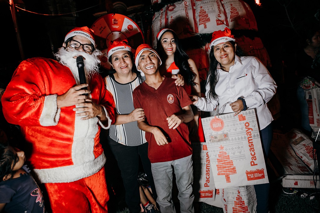 Cementos Pacasmayo lleva la alegría de la Navidad a los niños de Sechura
