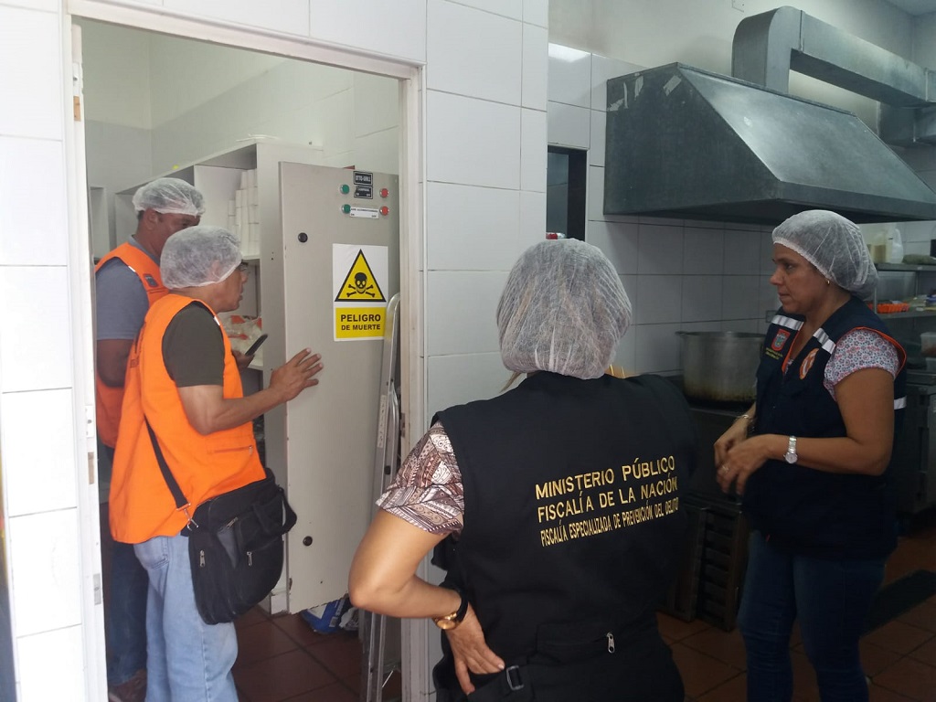 Verifican condiciones de seguridad en  locales de comida rápida del CC Real Plaza
