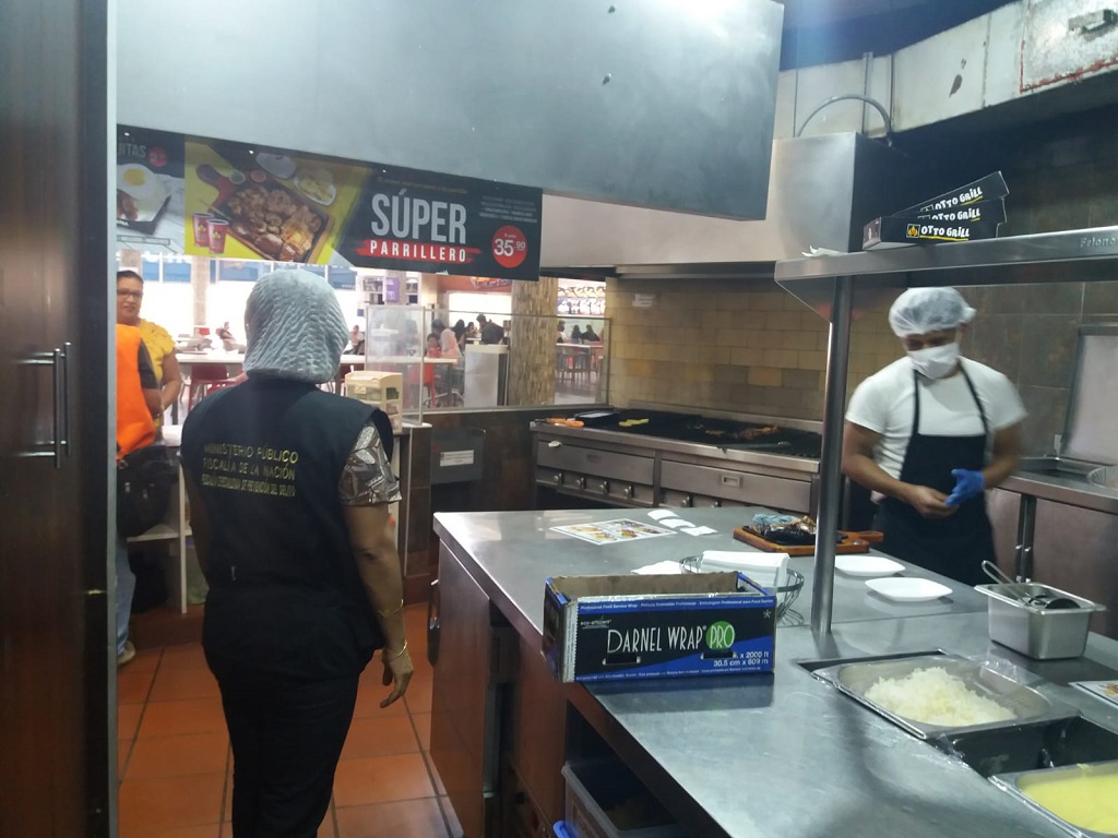 Verifican condiciones de seguridad en  locales de comida rápida del CC Real Plaza