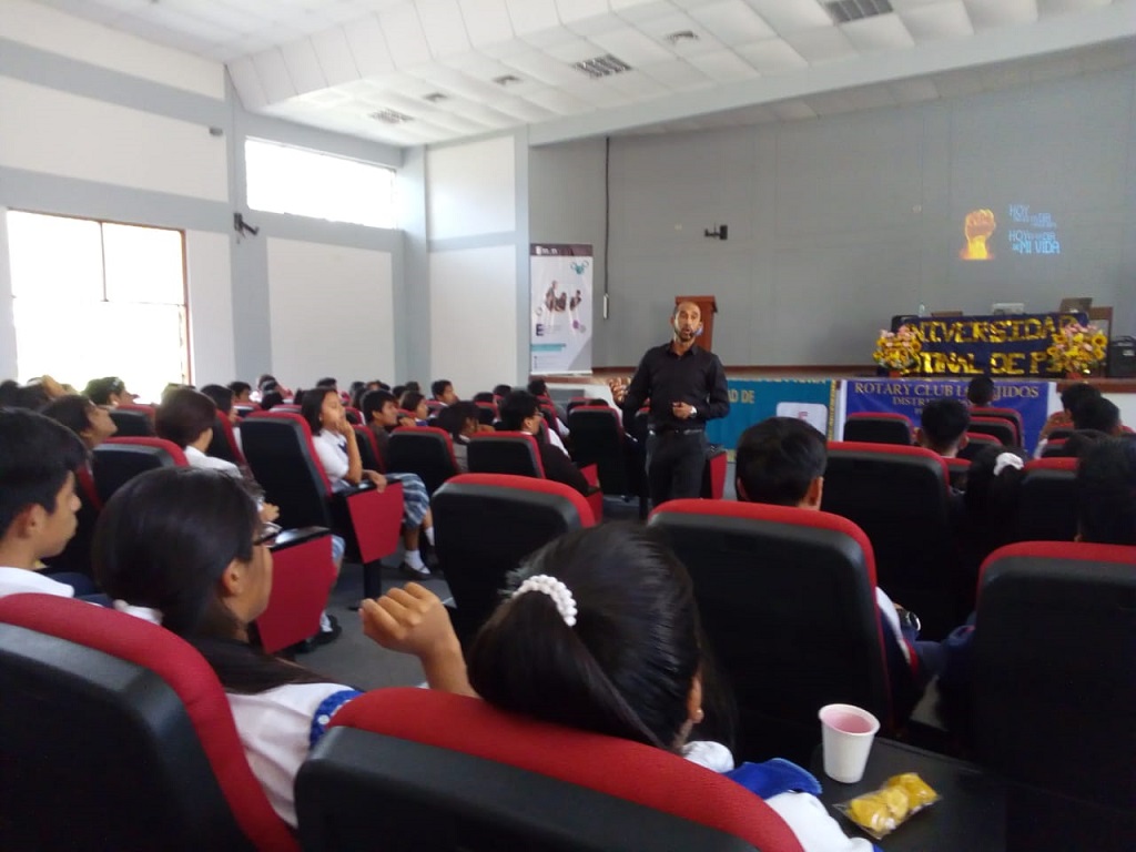 Realizan seminario de orientación vocacional con egresados de instituciones educativas