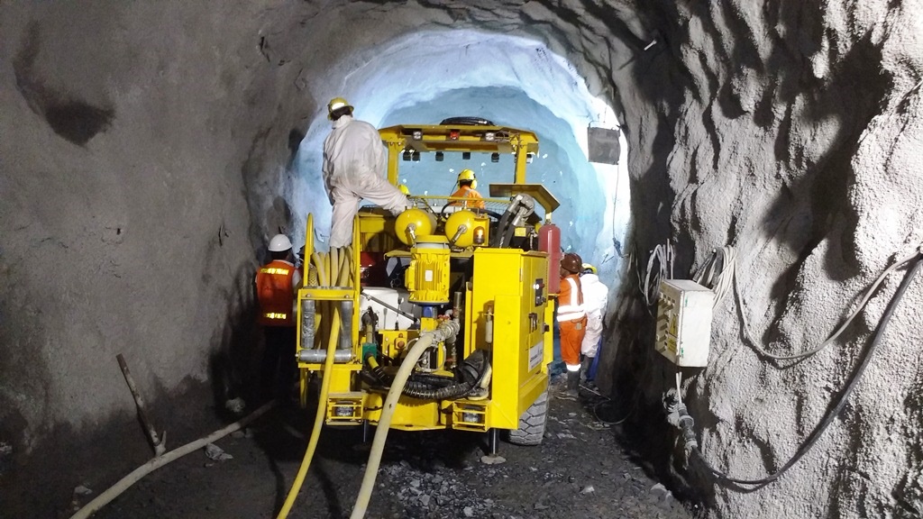 Alto Piura excavacion Túnel | Fotografía de archivo
