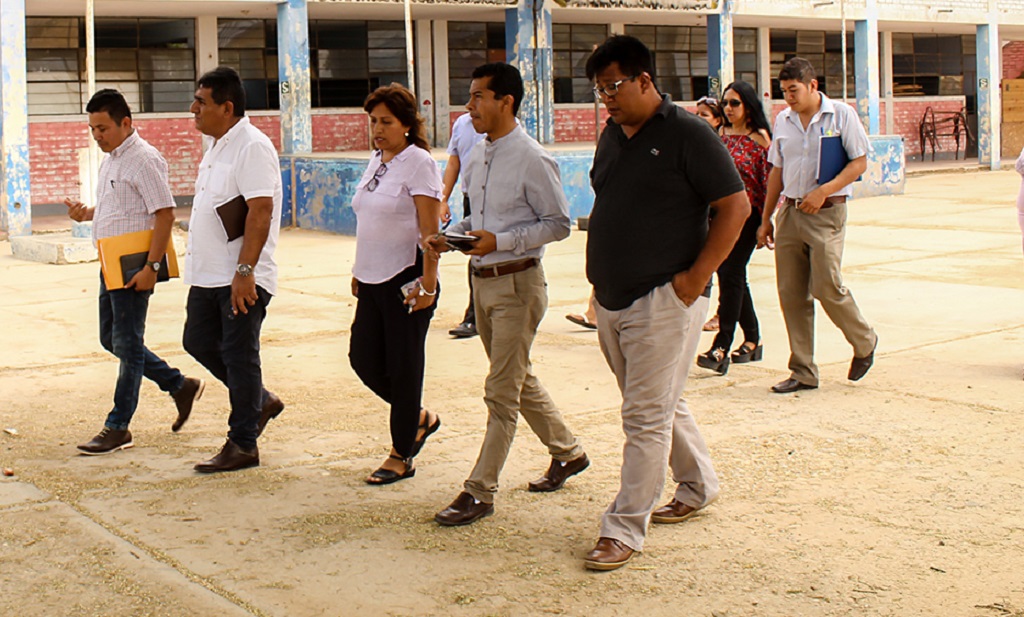 Consejeros visitan colegios de Talara y La Brea