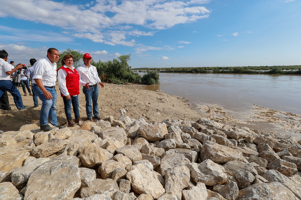 Inesperada crecida del río Piura crea alarma en instituciones públicas