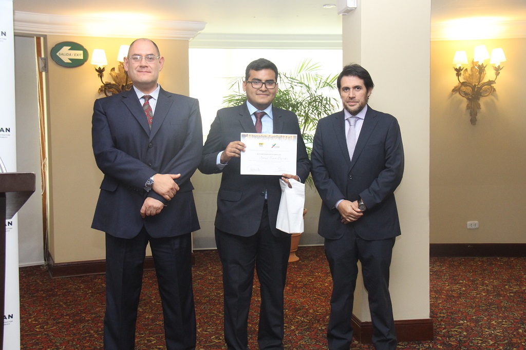 Manuel Guerra Guzman, primer puesto en curso de extensión de Ositran