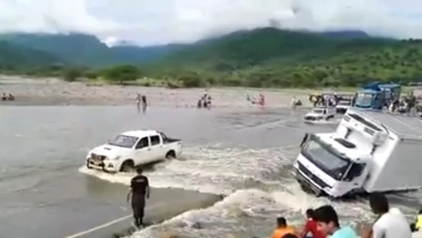 Río Seco se activa por fuertes lluvias en la zona 1 Fotografías de archivo