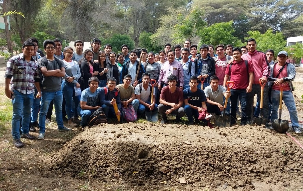 Piura: estudiantes realizan siembra de árboles con técnica bonsái