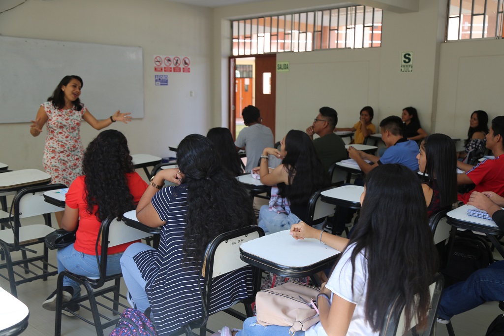 Estudiantes universitarios de UNP pueden postular a Beca Permanencia del PRONABEC