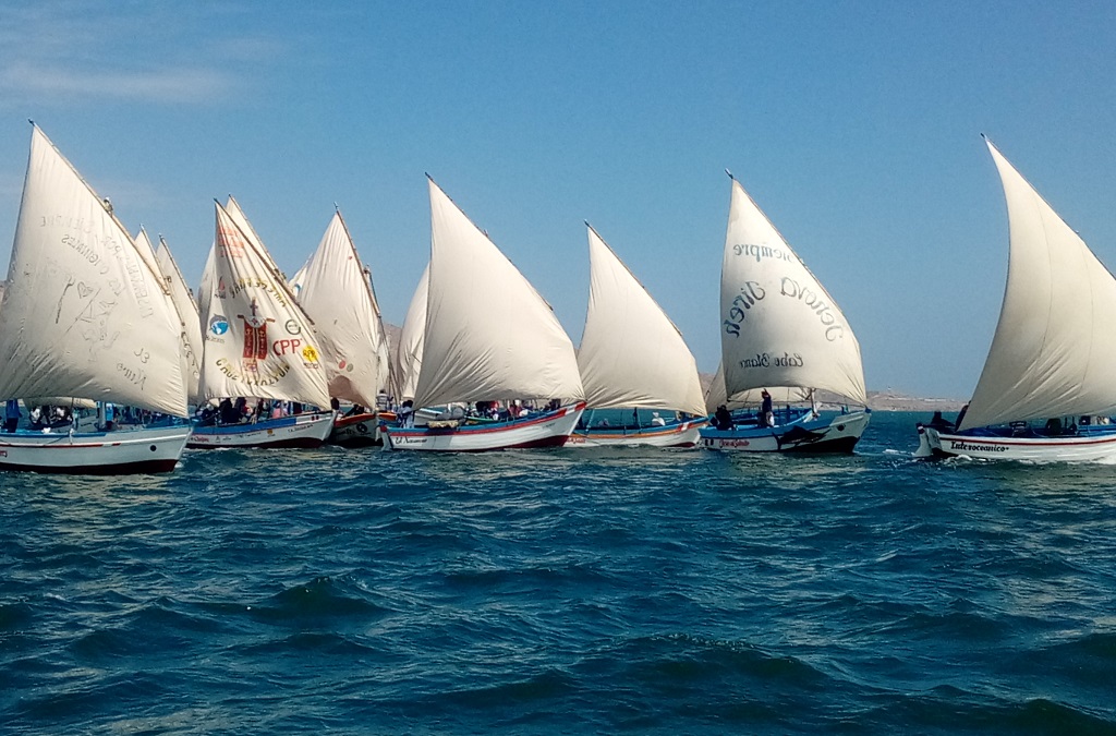 Veleros en caleta Cabo Blanco