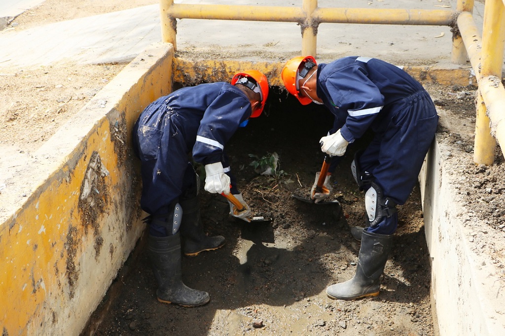 Alcantarillas para desaguar hacia el Rio Piura