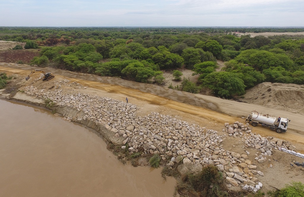 Diques rio Piura