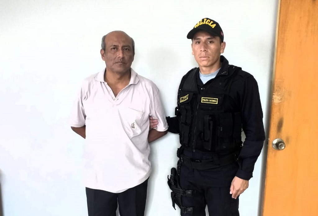 Docente es detenido acusado de violación