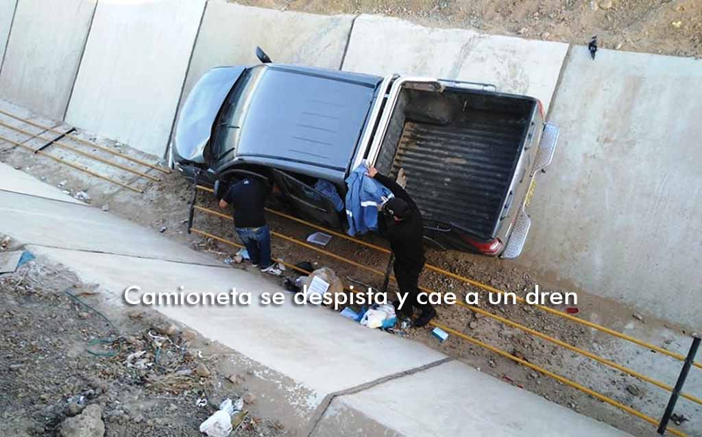 camioneta cae en talara 1