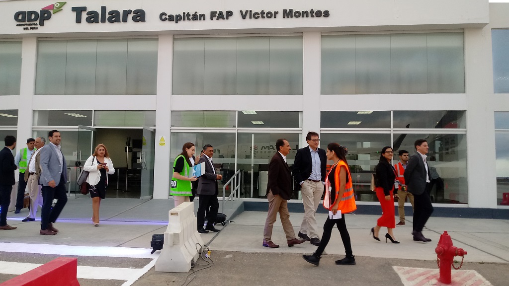 Inauguran primer vuelo nocturno en aeropuerto de Talara