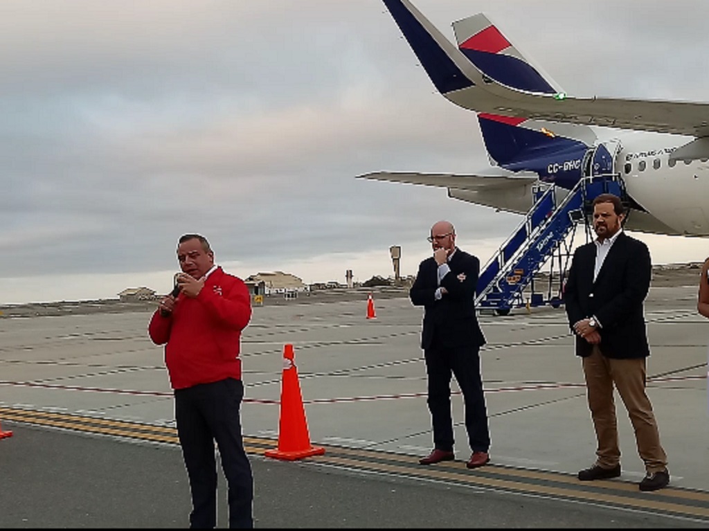 Inauguran primer vuelo nocturno en aeropuerto de Talara