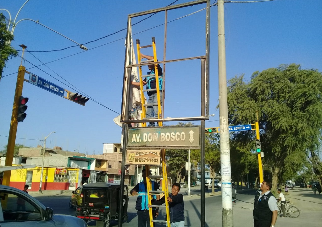 Piura: realizan retiro de publicidad no autorizada de calles de la ciudad
