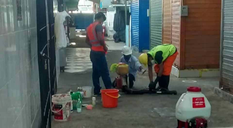 desinfectan mercado