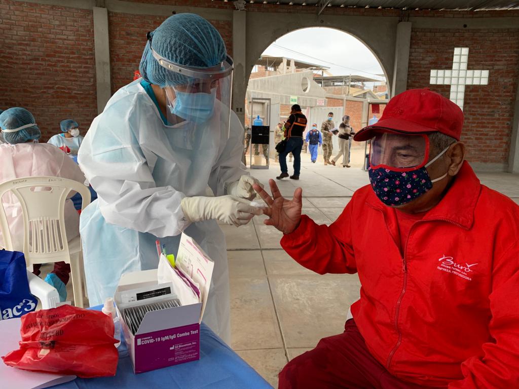 Piura: realizan descarte de COVID-19 a más de 100 adultos mayores en urbanización AVIFAP
