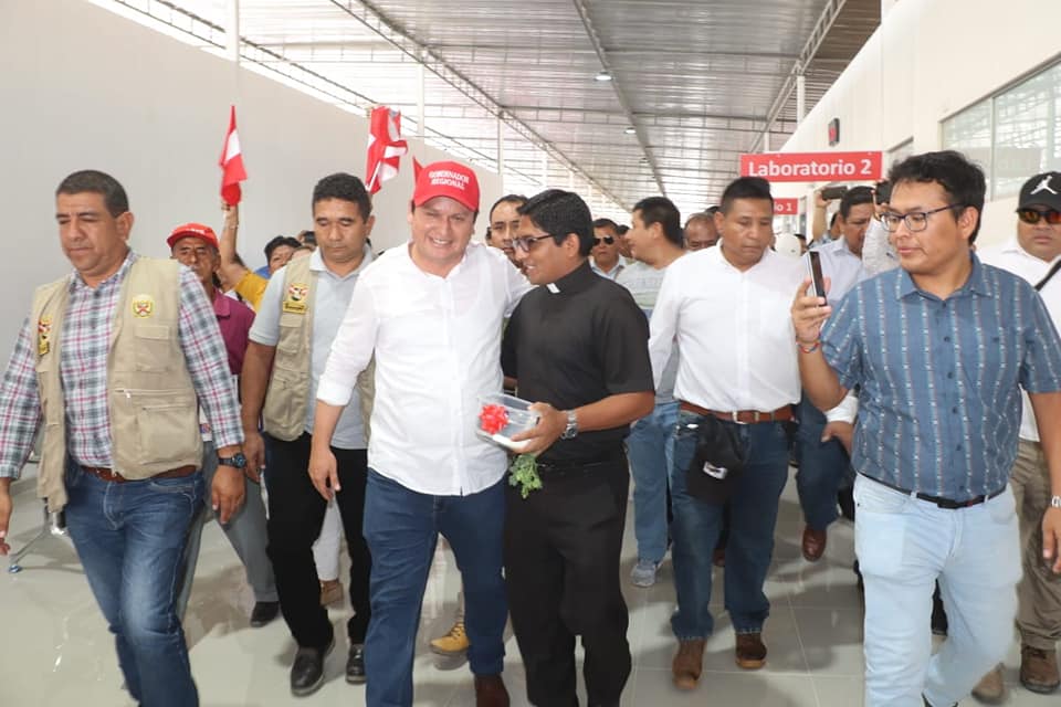 Inauguran establecimiento privado como si fuera público | Fotos Gore Piura