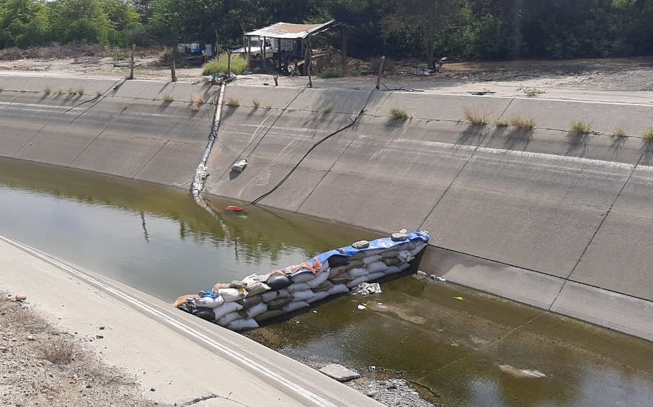Canal totalmente seco al sábado 11 de enero