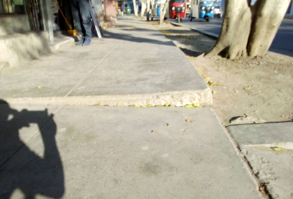 Talara: veredas en mal estado convertidas en trampa mortal