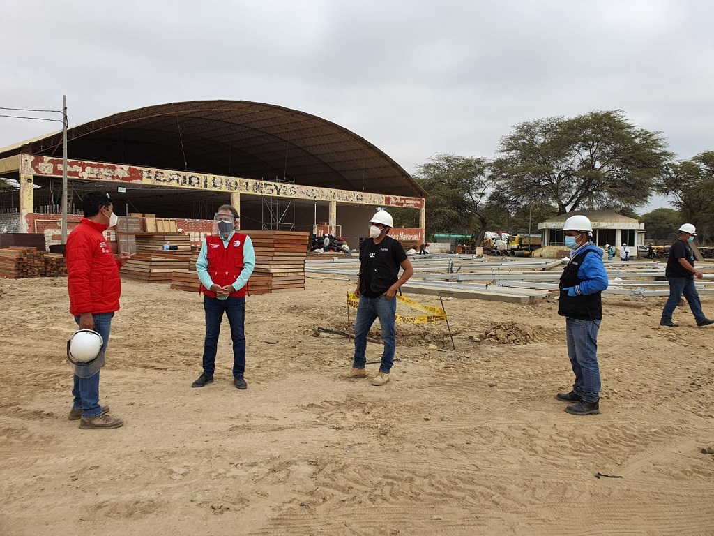 Piura: supervisan avances de hospitales temporales que construye Autoridad de la Reconstrucción con Cambios
