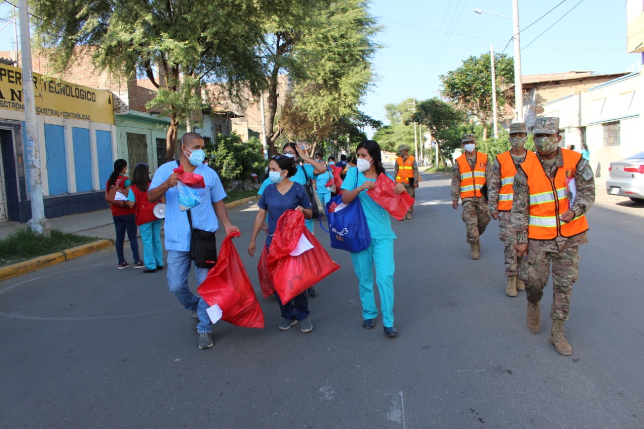 Piura: brindan tratamiento anticovid, neumonía e influenza en distrito de Castilla