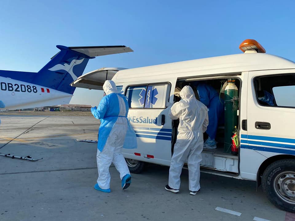 Colegio Médico del Perú traslada vía aérea a colegiado de Piura afectado por COVID-19