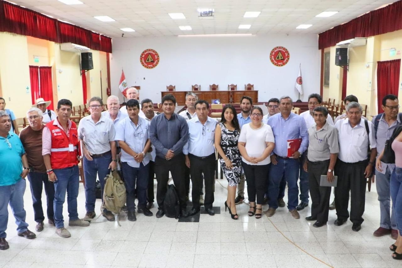 Directora de Autoridad de la Reconstrucción se reúne con autoridades de Morropón