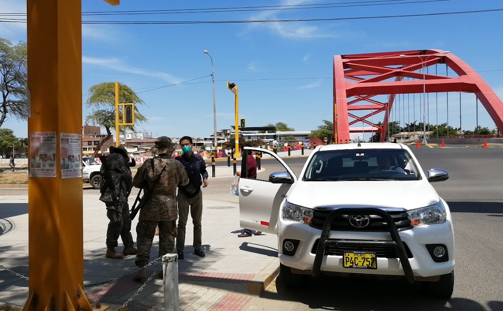 Realizan donación de agua a personal del Ejército Peruano