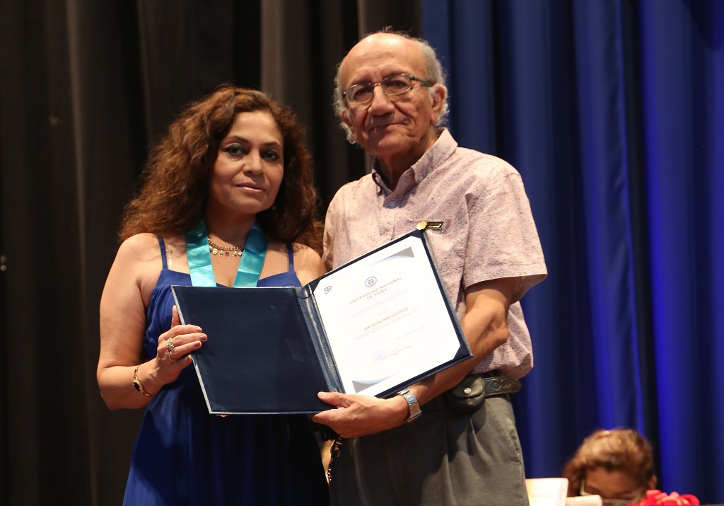 Jany Chira Valdiviezo Escritora piurana
