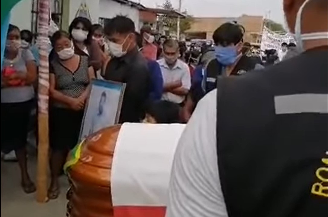 Violando el protocolo, despiden a exalcalde de Casagrande
