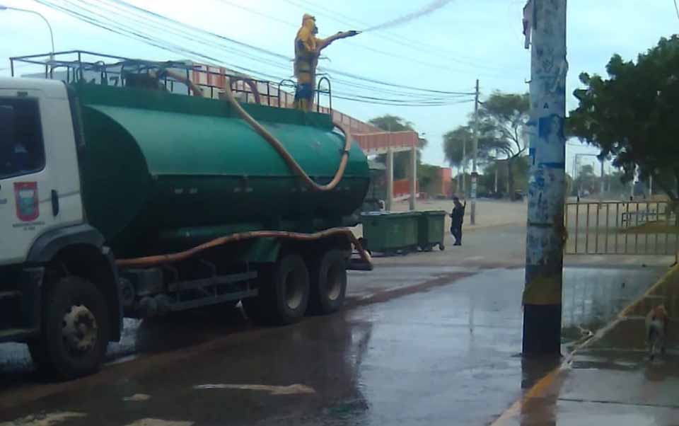 desinfectan mercado las capullanas