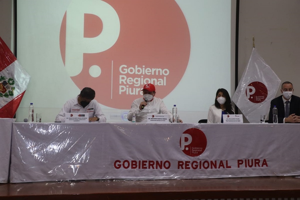 Servando Garcia Correa en reunion 2