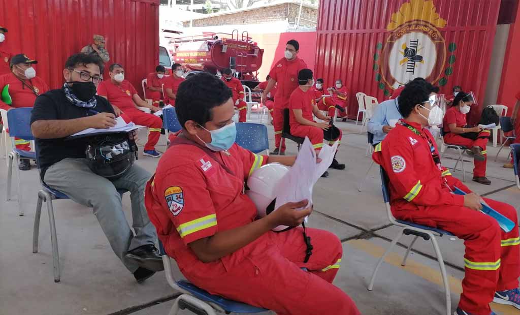 vacunan bomberos 1