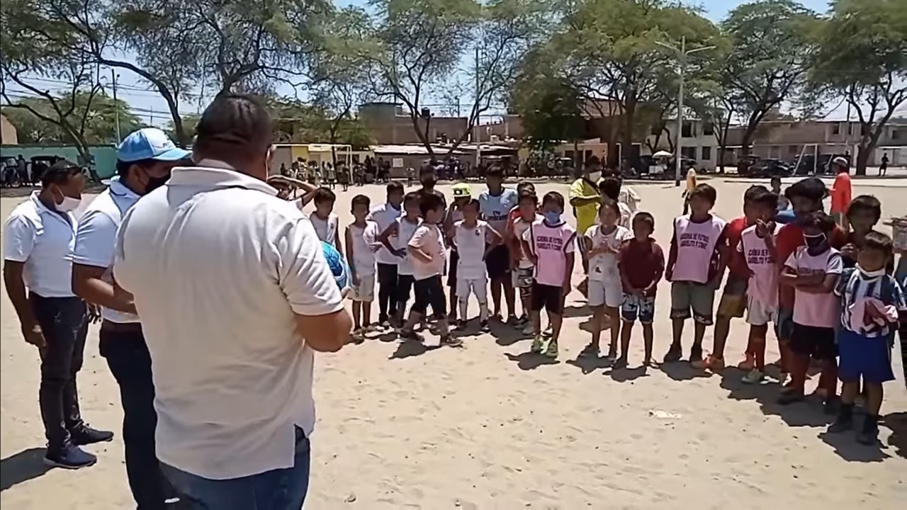 Alcalde de Sullana realiza concentraciones peligrosas en Piura