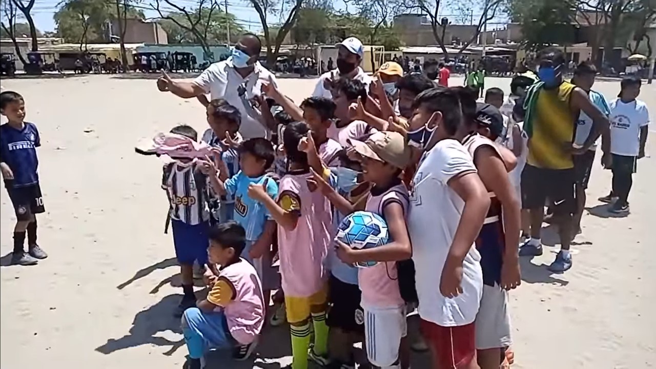 Niños son expuestos irresponsablemente por alcalde de Sullana